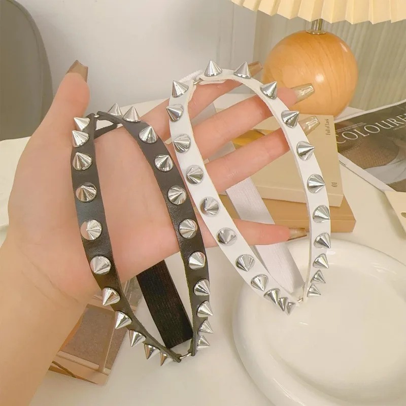 Double Row Cone Spike Leg Gart - огляд і ціна Leatherwork Rivets