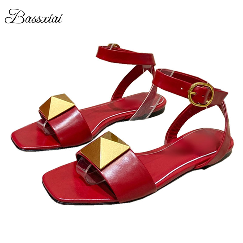 Big Rivet Buckle Decor Sandals - огляд і ціна Leatherwork Rivets